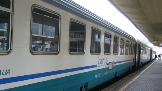 Trenitalia nella bufera: algoritmo sbagliato beffa i pendolari.