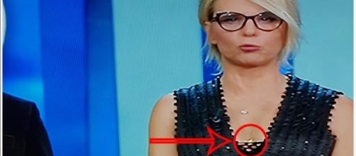 Festival di Sanremo, Maria indossa una strana collana: svelato il significato