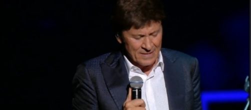 Gianni Morandi attaccato, ecco da chi.