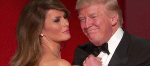 Melania Trump et Donald Trump ouvrant le bal lors des cérémonies d'investiture. Elle est repartie depuis résider à New York.
