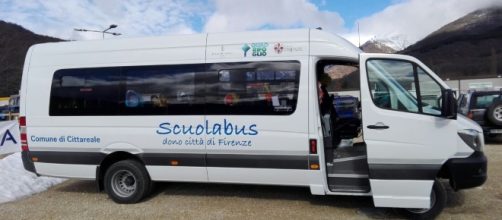 Scuolabus donato dalla città di Firenze a Montereale, uno dei comuni colpiti dal terremoto