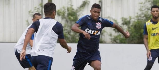 Bruno Paulo foi relacionado e pode fazer sua estreia oficial pelo clube - com.br Bruno Paulo foi relacionado e pode fazer sua estreia oficial pelo clube - com.br