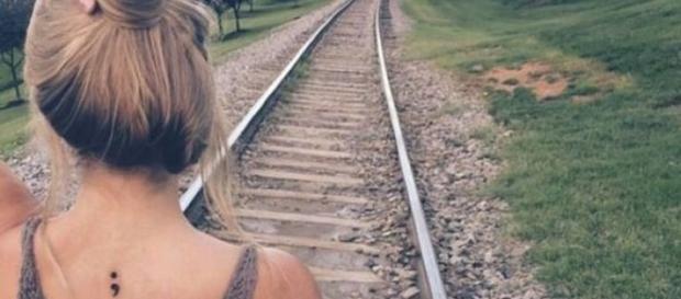 Conheça o significado da tatuagem "ponto-e-vírgula" Conheça o significado da tatuagem "ponto-e-vírgula"