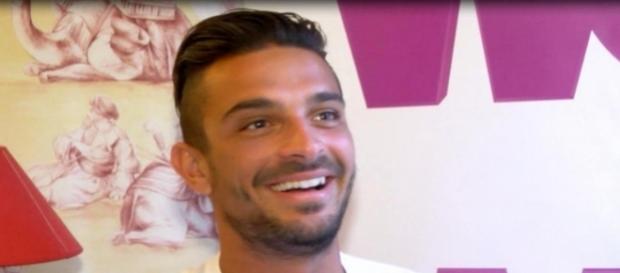 Julien Tanti (Les Marseillais) : Il a refusé un gros chèque de la part de La Grosse équipe pour faire les Anges 9 Julien Tanti (Les Marseillais) : Il a refusé un gros chèque de la part de La Grosse équipe pour faire les Anges 9