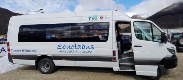 Scuolabus donato dalla città di Firenze a Montereale, uno dei comuni colpiti dal terremoto Scuolabus donato dalla città di Firenze a Montereale, uno dei comuni colpiti dal terremoto