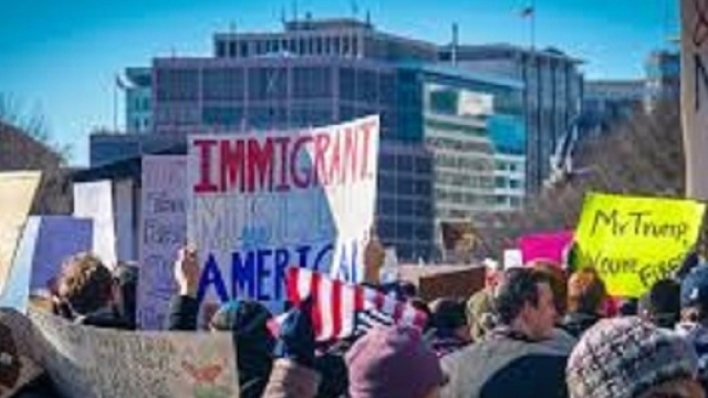 Corteo di protesta per il Muslim Ban