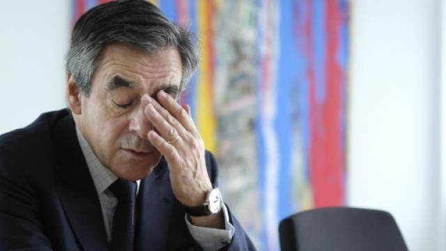 Fillon s'avoue poil dans la main