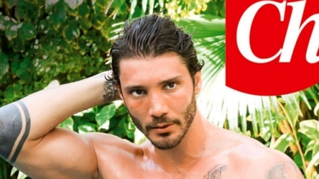 Gossip: Stefano De Martino racconta su Chi le sua vacanze alle Mauritius.