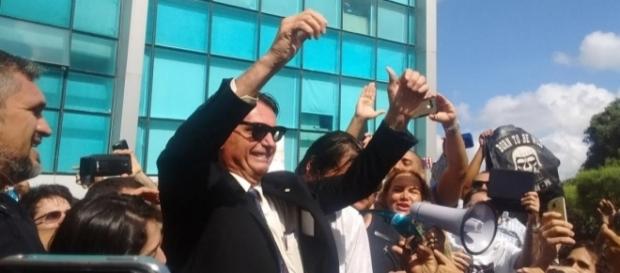 Bolsonaro já foi recebido da mesma forma em outros aeroportos brasileiros Bolsonaro já foi recebido da mesma forma em outros aeroportos brasileiros