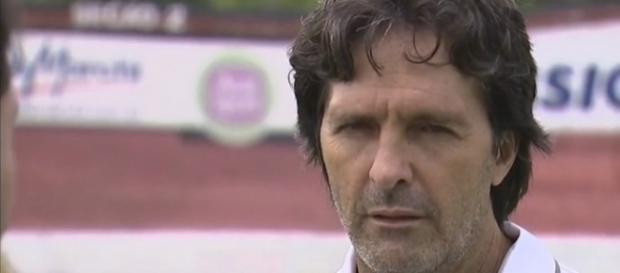 Carlinhos Alves ficou apenas dois jogos à frente do Paulista Carlinhos Alves ficou apenas dois jogos à frente do Paulista
