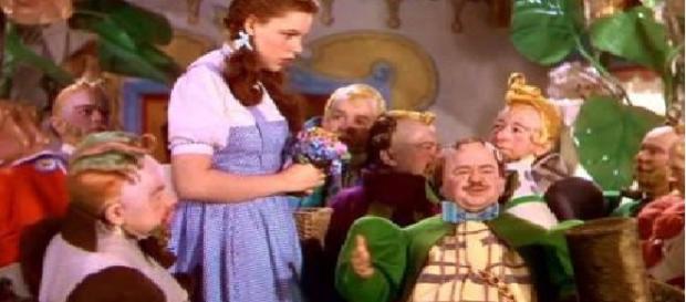 Judy Garland e os anões em 'O Mágico de Oz' Judy Garland e os anões em 'O Mágico de Oz'