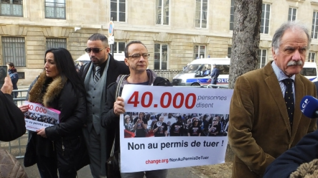 Amal Bentoussi porte parole UNPA, les députés Noël Mamère, Pouria Amirshahi : Non au permis de tuer