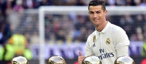 Avant Real-Madrid - Grenade, Cristiano Ronaldo a présenté son 4e ... - eurosport.fr