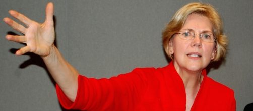 Elizabeth Warren at IBEW. Photo credit to Edward Kimmel