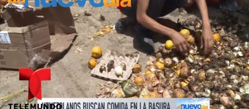 Venezolanos buscan comida en la basura
