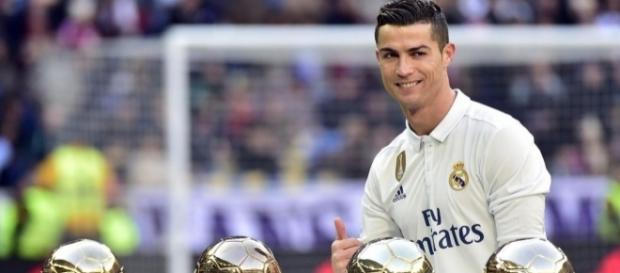 Avant Real-Madrid - Grenade, Cristiano Ronaldo a présenté son 4e ... - eurosport.fr Avant Real-Madrid - Grenade, Cristiano Ronaldo a présenté son 4e ... - eurosport.fr