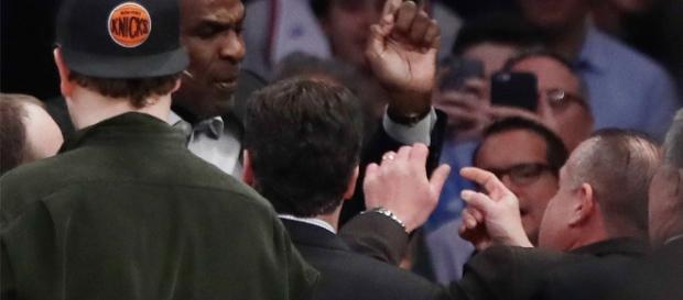 Charles Oakley fue expulsado del Madison Square Garden Charles Oakley fue expulsado del Madison Square Garden