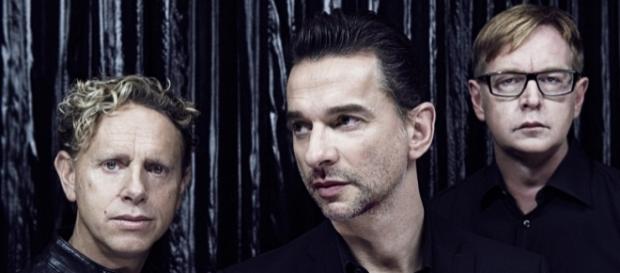 Depeche Mode ha anunciado las fechas de su Spirit Global Tour con el lanzamiento de "Where's The Revolution", sencillo extraído de su nuevo álbum Depeche Mode ha anunciado las fechas de su Spirit Global Tour con el lanzamiento de "Where's The Revolution", sencillo extraído de su nuevo álbum