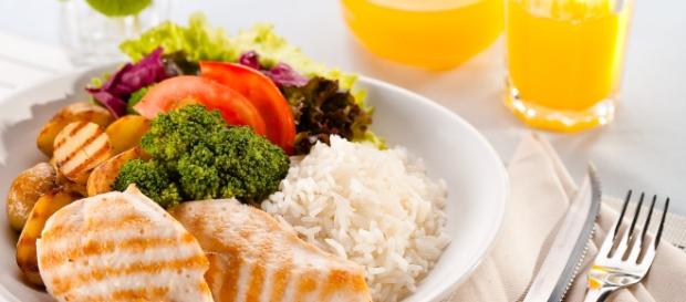 É possível mudar a alimentação aos poucos e ser mais saudável É possível mudar a alimentação aos poucos e ser mais saudável