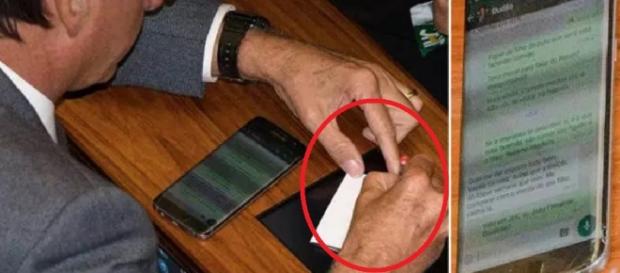 Jair Bolsonaro é flagrado no WhatsApp - Imagem/Lula Marques/Facebook Jair Bolsonaro é flagrado no WhatsApp - Imagem/Lula Marques/Facebook