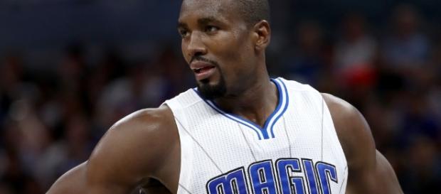 Serge Ibaka podría volver a jugar con James Harden en los Rockets. Foto: Getty Images Serge Ibaka podría volver a jugar con James Harden en los Rockets. Foto: Getty Images