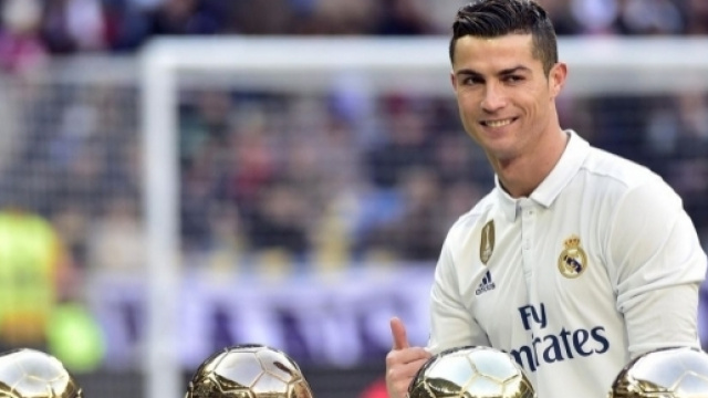 Avant Real-Madrid - Grenade, Cristiano Ronaldo a présenté son 4e ... - eurosport.fr