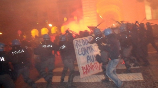 Scontri e cariche al corteo di protesta a Bologna - repubblica.it