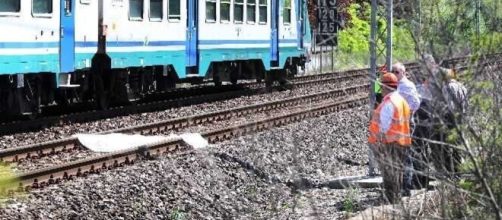 Calabria, uomo muore suicida gettandosi sotto un treno (foto di repertorio)