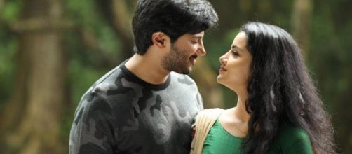 Dulquer and Anupama from 'Jomonte Sushivengal' (Image credits: twitter.com/malayalamreview)