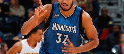 Towns will have to deal with his father considering a lawsuit against his Timberwolves.