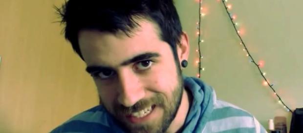 El Youtuber Auronplay, conocido en España como "el crítico de Youtube" por sus contenidos humorísticos sobre crítica El Youtuber Auronplay, conocido en España como "el crítico de Youtube" por sus contenidos humorísticos sobre crítica