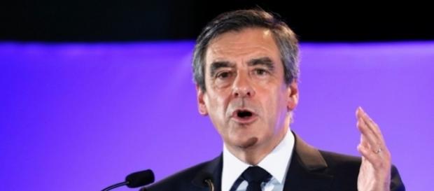 François Fillon, convoqué par les juges, reste candidat François Fillon, convoqué par les juges, reste candidat