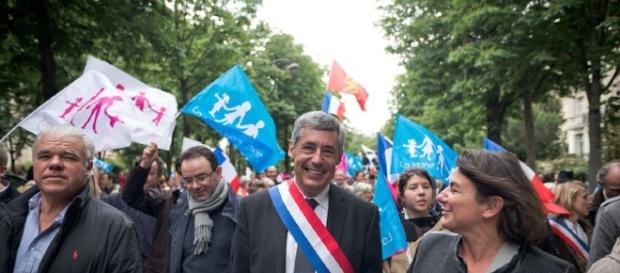 Henri Guaino - Manif Pour Tous - 2012 CC BY Henri Guaino - Manif Pour Tous - 2012 CC BY