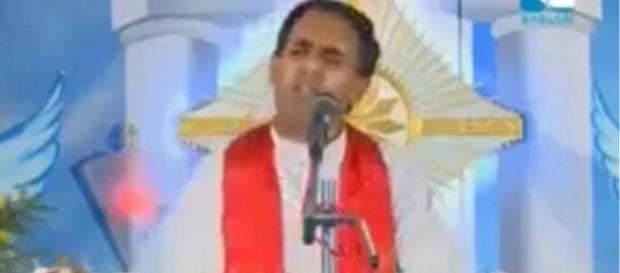 Padre indiano, Sharlom, fez discurso polêmico Padre indiano, Sharlom, fez discurso polêmico