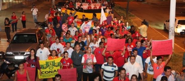 Petistas podem ir às ruas conforme ordem do partido Petistas podem ir às ruas conforme ordem do partido