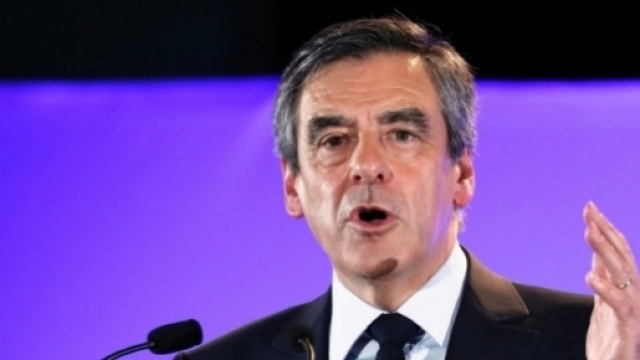 François Fillon, convoqué par les juges, reste candidat