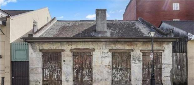 Casa aparentemente está abandonada, mas é uma verdadeira mansão Casa aparentemente está abandonada, mas é uma verdadeira mansão