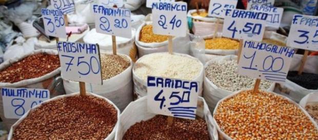 De vilão a herói: Feijão carioca, item básico na mesa do brasileiro, esta 14,22% mais barato (Foto: The Economist) De vilão a herói: Feijão carioca, item básico na mesa do brasileiro, esta 14,22% mais barato (Foto: The Economist)