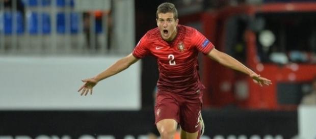 Diogo Dalot vainqueur de l'Euro moins de 17 ans avec le Portugal Diogo Dalot vainqueur de l'Euro moins de 17 ans avec le Portugal