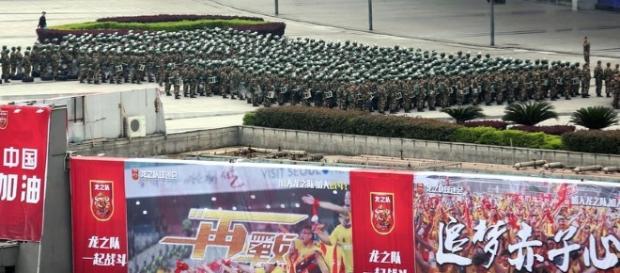 Extreme security: 10.000 police agents deployed to contain 30.000 fans in China Extreme security: 10.000 police agents deployed to contain 30.000 fans in China