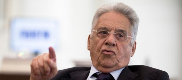 FHC sugere privatização para sair da crise FHC sugere privatização para sair da crise