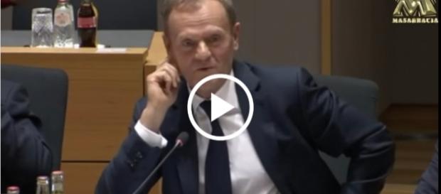 Kandydat Niemiec czytał swoje dziękczynne przemówienie z kartki. Kandydat Niemiec czytał swoje dziękczynne przemówienie z kartki.