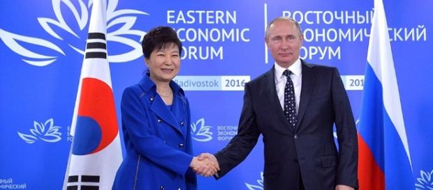 Südkoreas Ex-Präsidentin Park (li.) - Wurde sie gewulfft? (Source URG Suisse: kremlin.ru) Südkoreas Ex-Präsidentin Park (li.) - Wurde sie gewulfft? (Source URG Suisse: kremlin.ru)