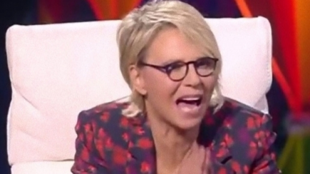 Maria De Filippi molto arrabbiata.
