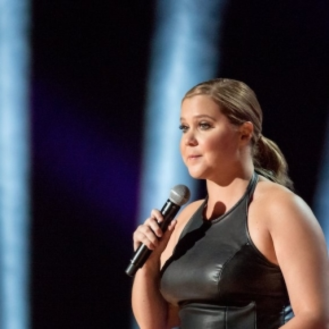 In uneven 'leather special,' amy schumer takes on fame, p**sy, and ... - scoopnest.com