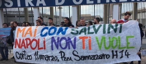 Napoli, corteo violento contro Matteo Salvini.