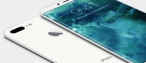 Ultime novità sull'Apple iPhone 8: sconfessato lo schermo curvo