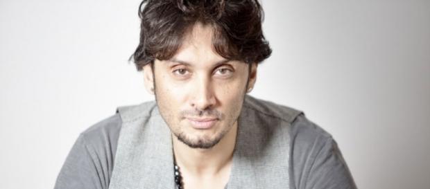 Fabrizio Moro: il 10 marzo è uscito il nuovo album "Pace" - radiowebitalia.it Fabrizio Moro: il 10 marzo è uscito il nuovo album "Pace" - radiowebitalia.it