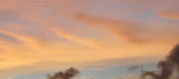 Las nubes grises también merecen estar arriba. Amanecer Las nubes grises también merecen estar arriba. Amanecer