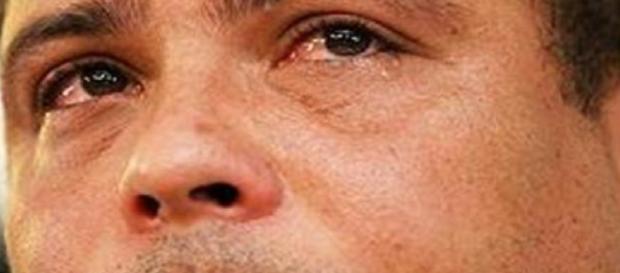 Ronaldo tem luz e gás cortados Ronaldo tem luz e gás cortados